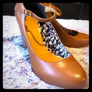 Cognac Crown Vintage Heels